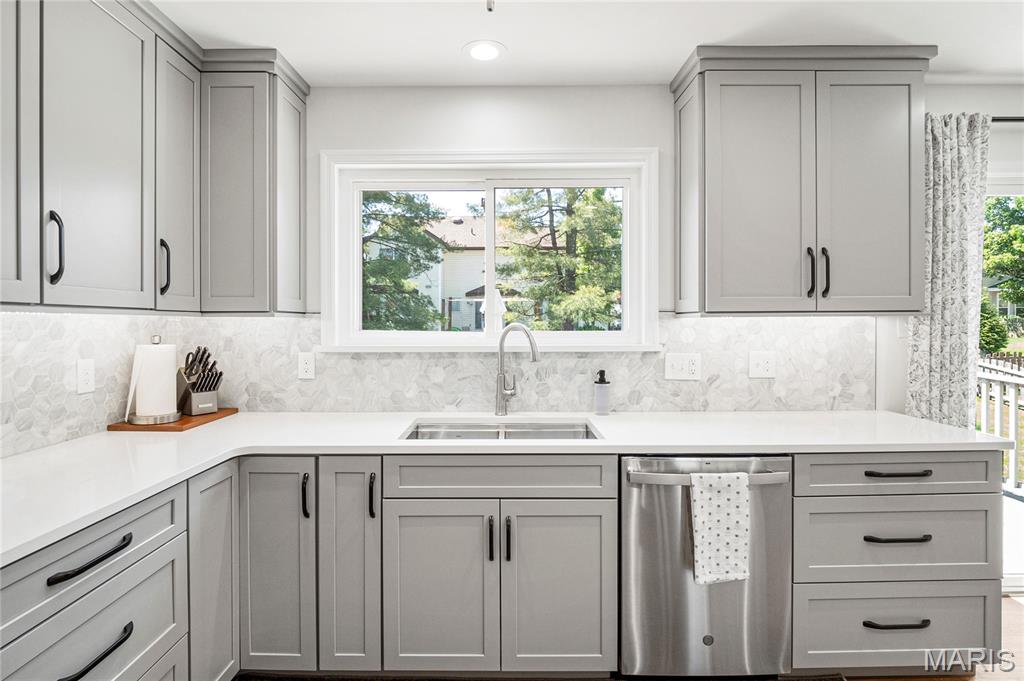 1054 Columbard Drive Ballwin, MO 63021 - Photo 20 of 47