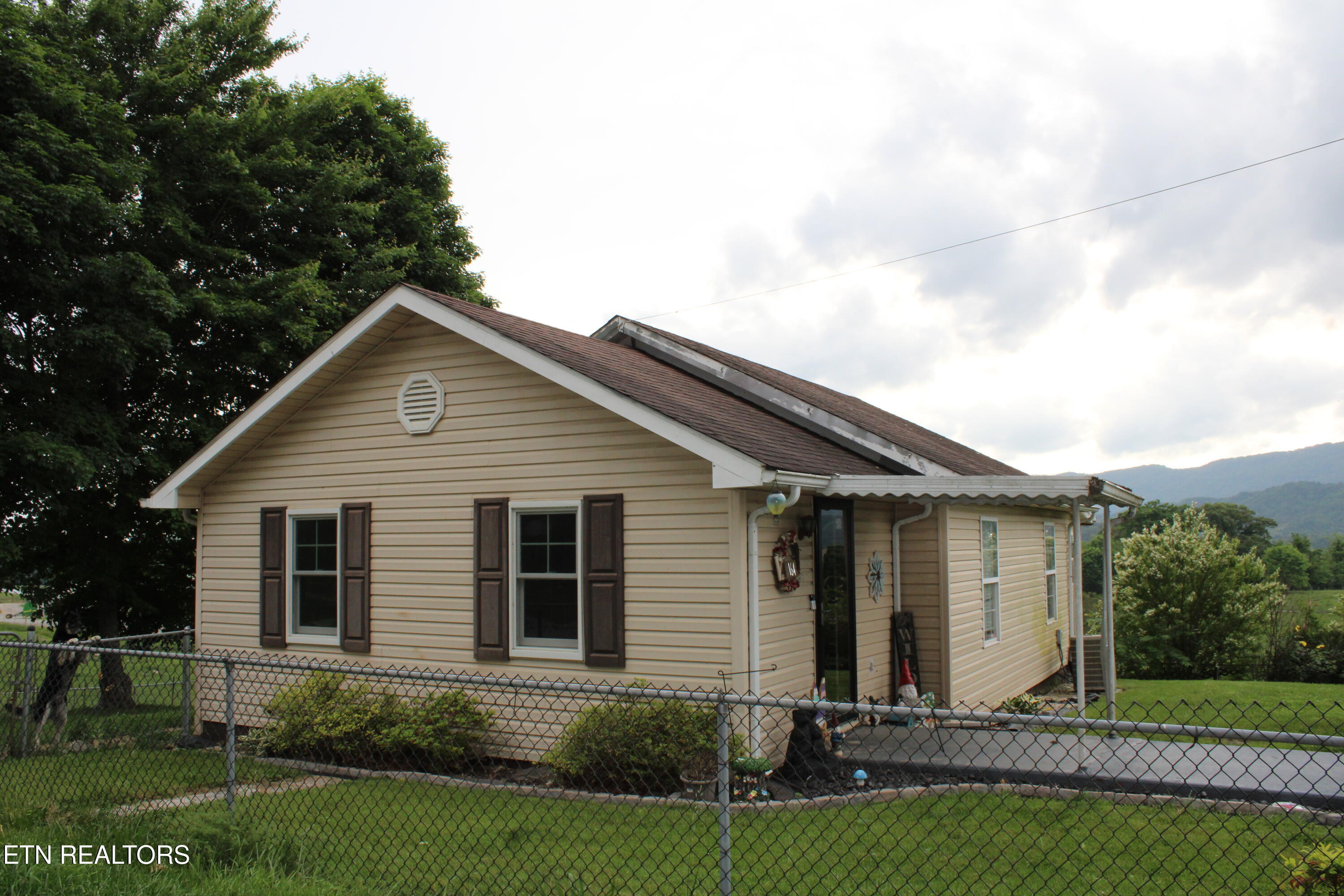 164 Back Valley Road Speedwell, TN 37870 - Photo 1 of 23 IMG_1811