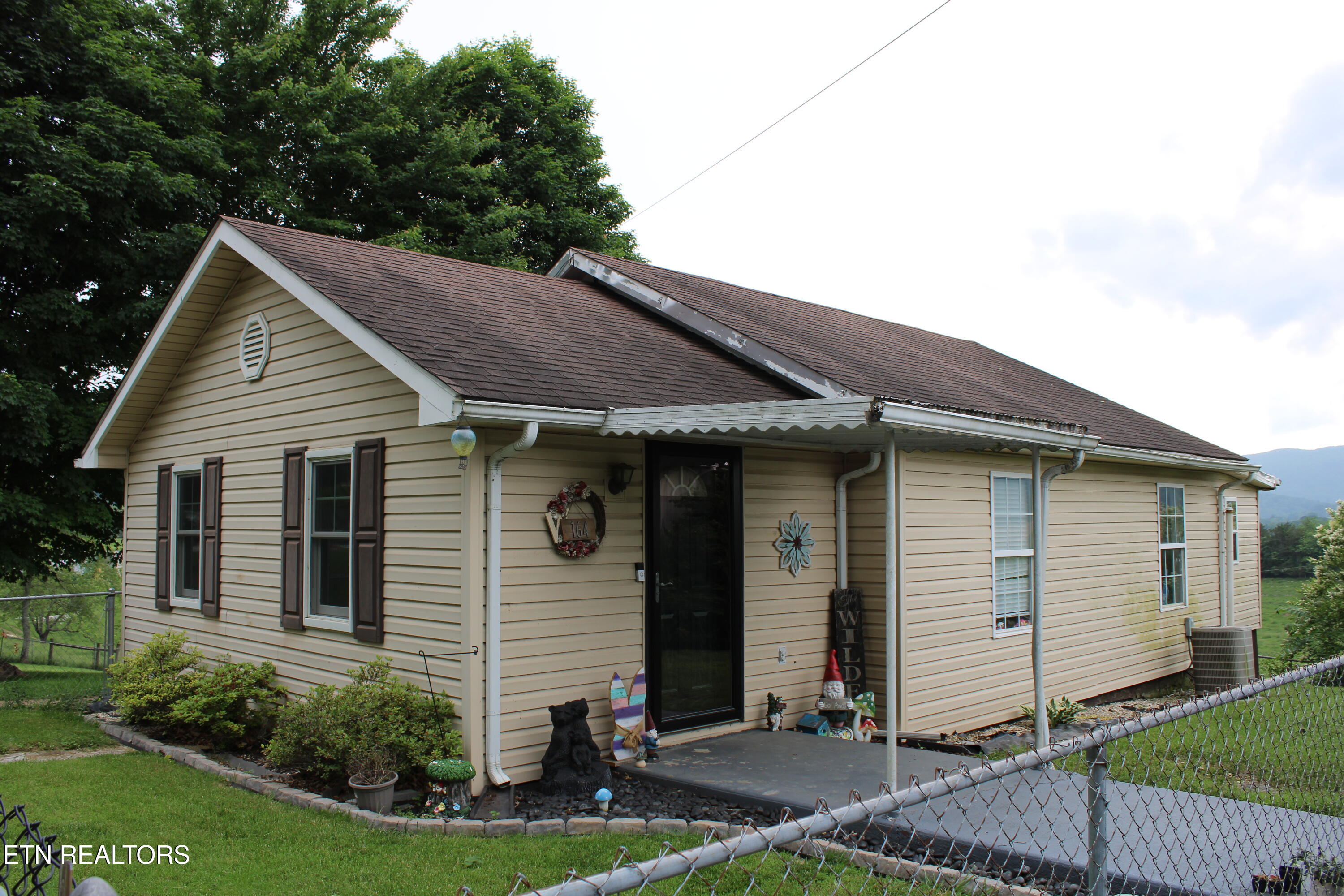 164 Back Valley Road Speedwell, TN 37870 - Photo 2 of 23 IMG_1813