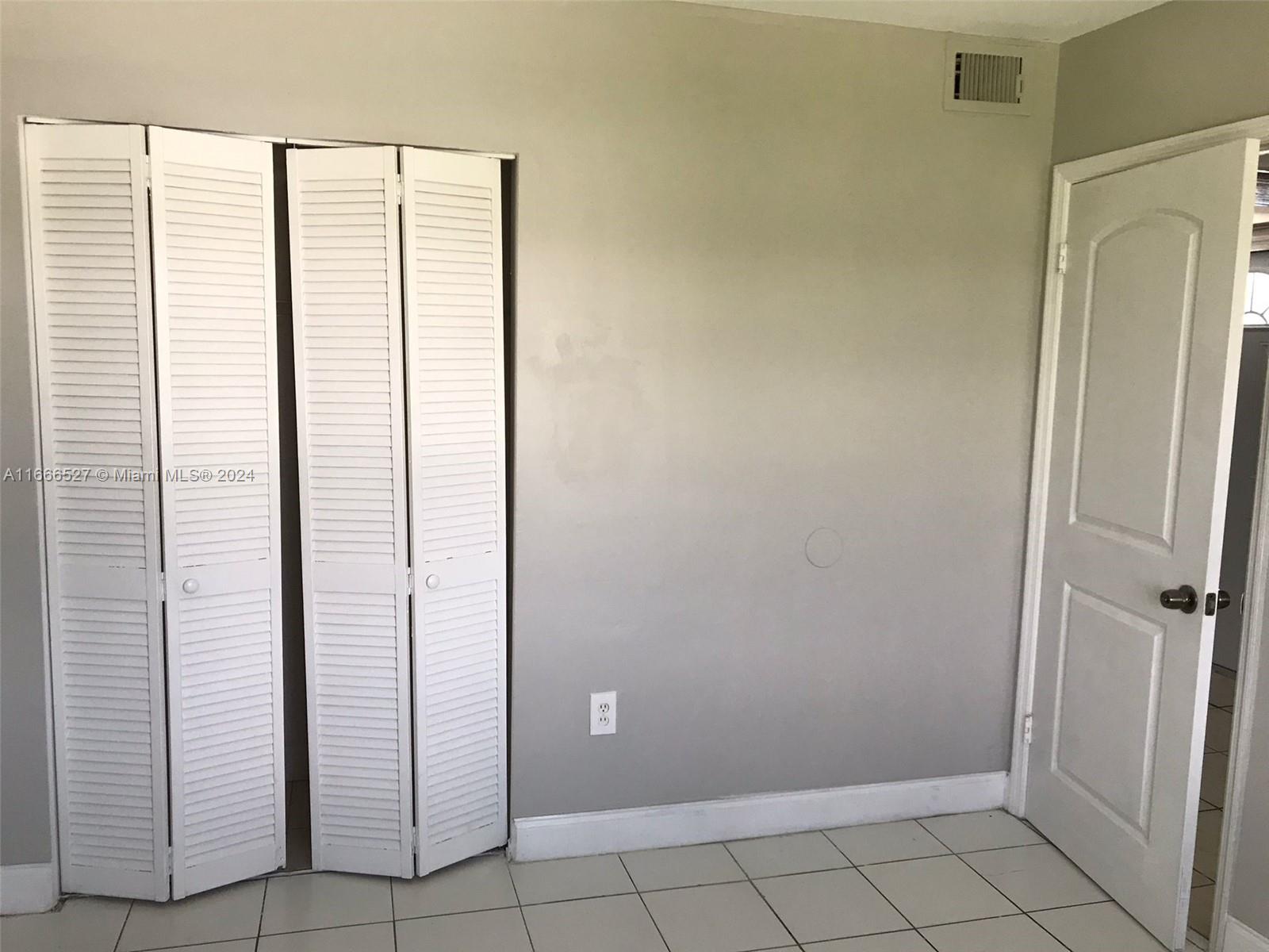 459 Northeast 210th Cir Terrace, Unit 20117 Miami, FL 33179 - Photo 19 of 33