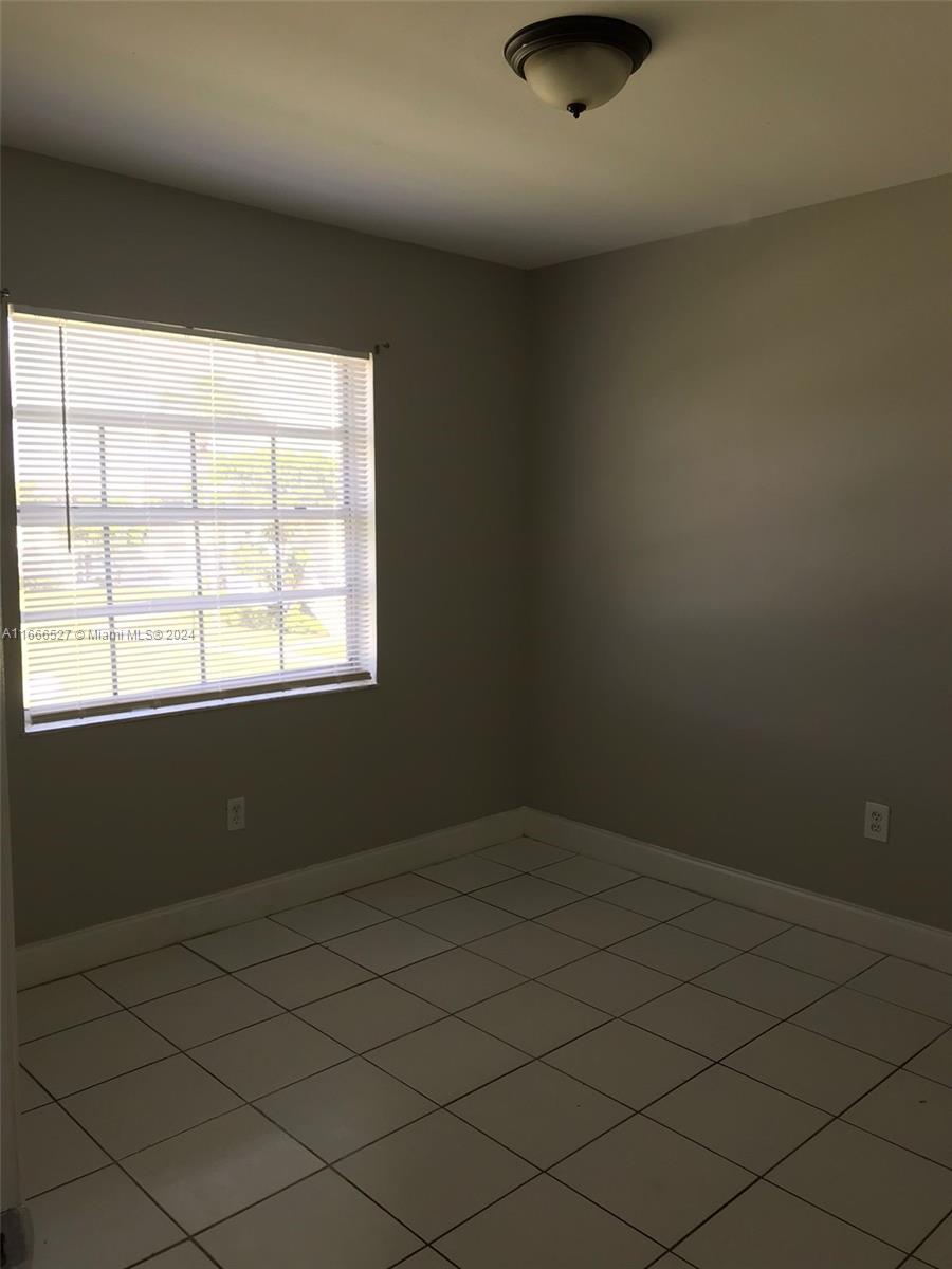 459 Northeast 210th Cir Terrace, Unit 20117 Miami, FL 33179 - Photo 20 of 33 an empty room with a window