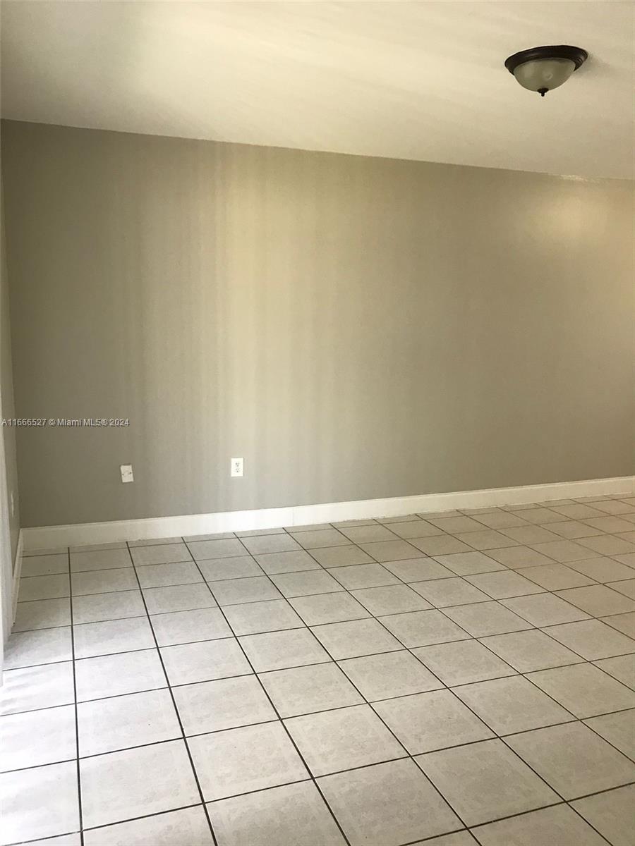 459 Northeast 210th Cir Terrace, Unit 20117 Miami, FL 33179 - Photo 33 of 33 a view of a room