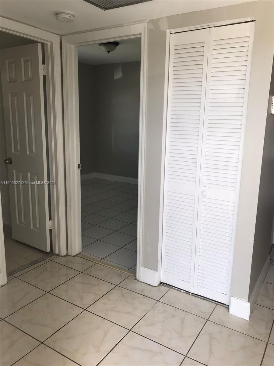 459 Northeast 210th Cir Terrace, Unit 20117 Miami, FL 33179 - Photo 5 of 33 an empty room with a window