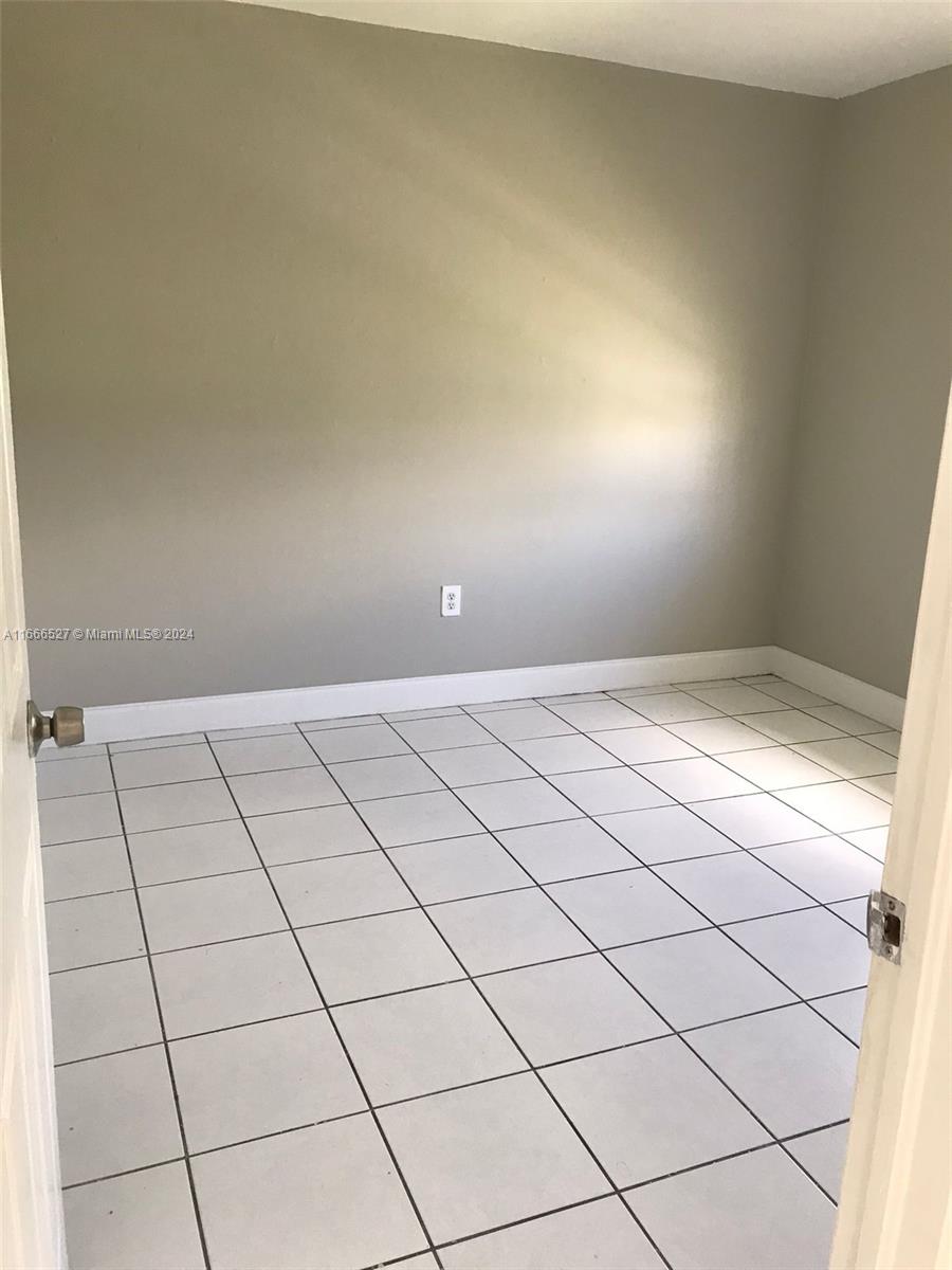 459 Northeast 210th Cir Terrace, Unit 20117 Miami, FL 33179 - Photo 9 of 33