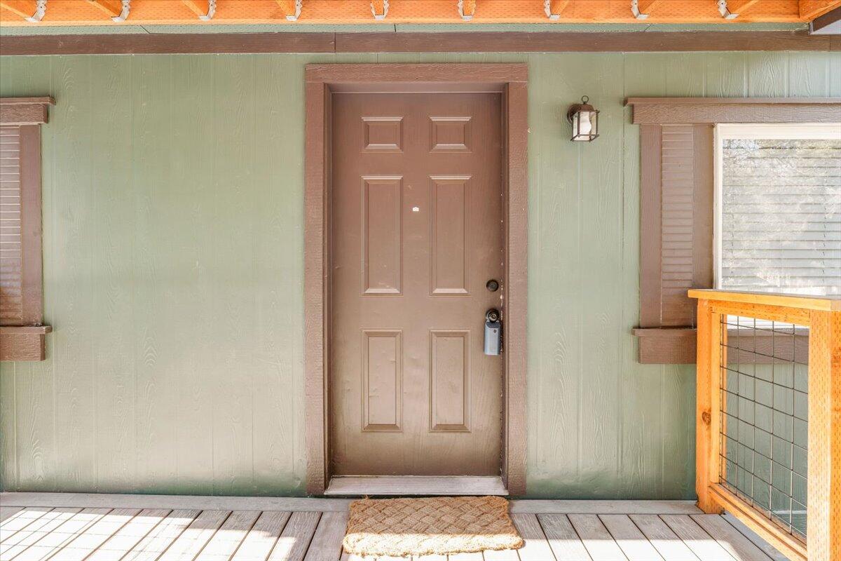16201 Hawks Lair Road La Pine, OR 97739 - Photo 12 of 52 02-Entry-HL