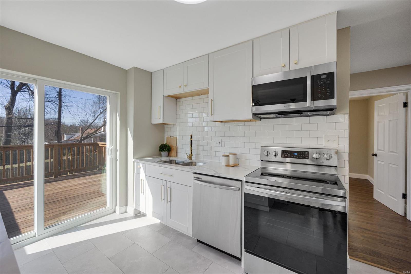 8666 Belhaven Drive St. Louis, MO 63114 - Photo 12 of 42