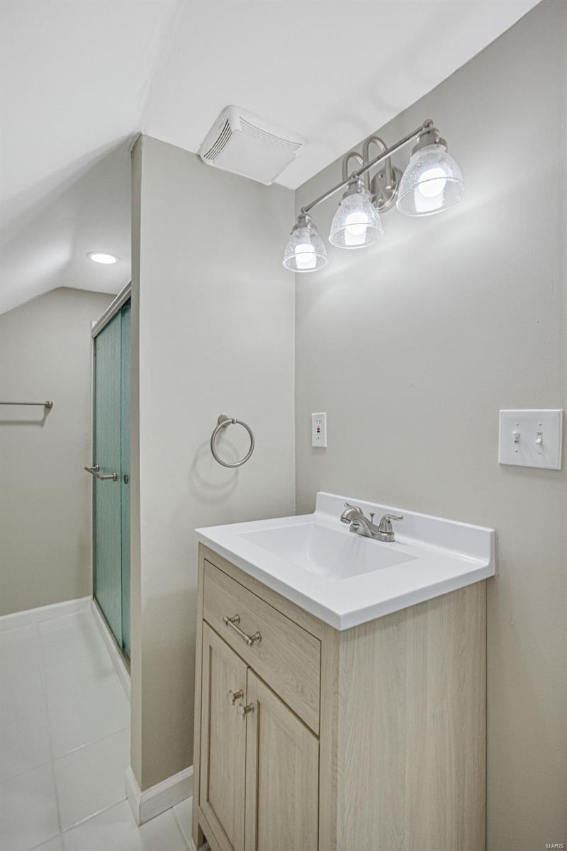 8666 Belhaven Drive St. Louis, MO 63114 - Photo 19 of 42