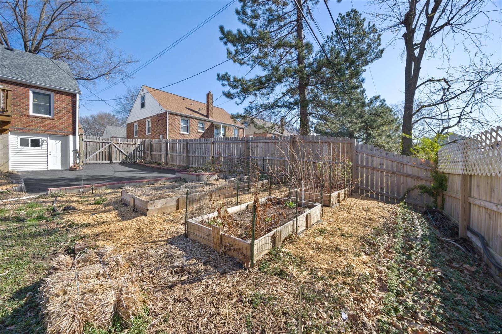 8666 Belhaven Drive St. Louis, MO 63114 - Photo 40 of 42