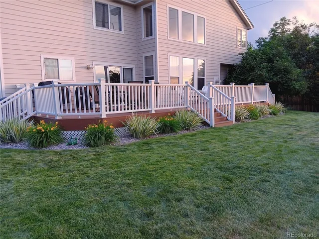 a view of a house with backyard and porch