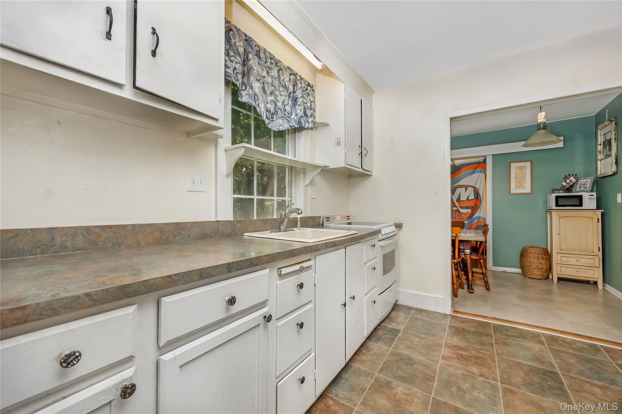 12 Valkyr Road Rocky Point, NY 11778 - Photo 8 of 25