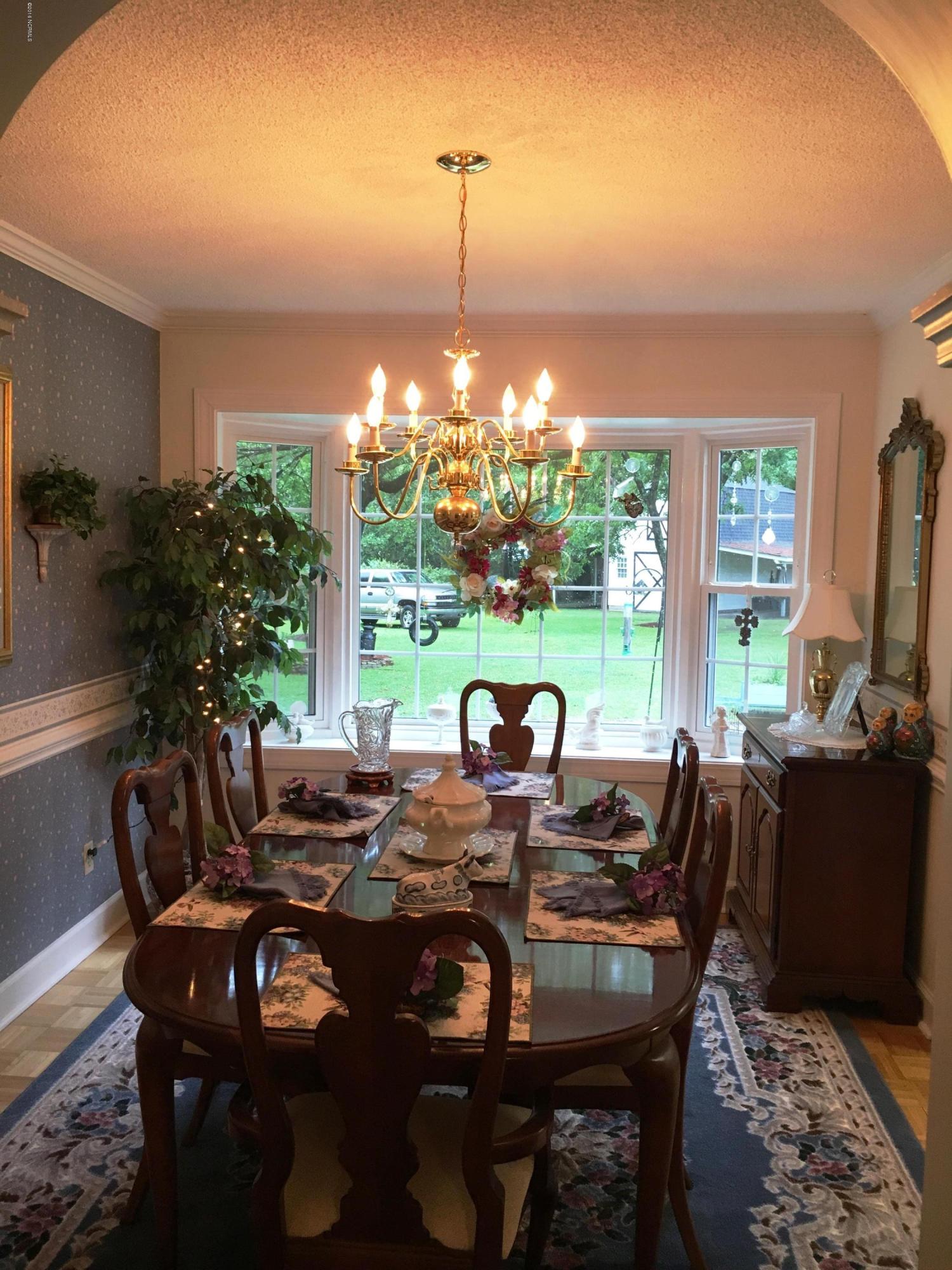 1314 Foster Road Grimesland, NC 27837 - Photo 14 of 36 14Dining Room2