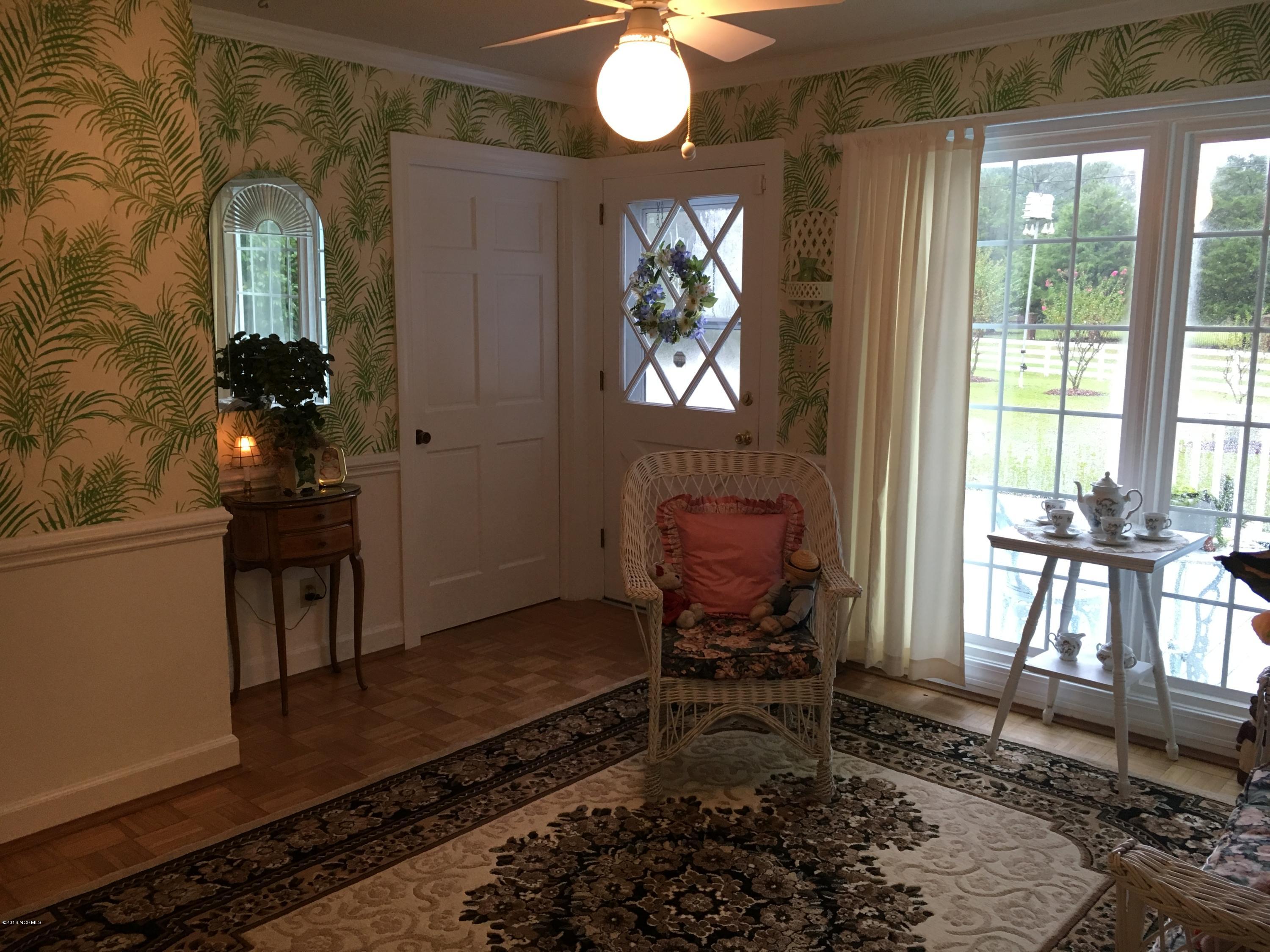 1314 Foster Road Grimesland, NC 27837 - Photo 15 of 36 15Sun Room