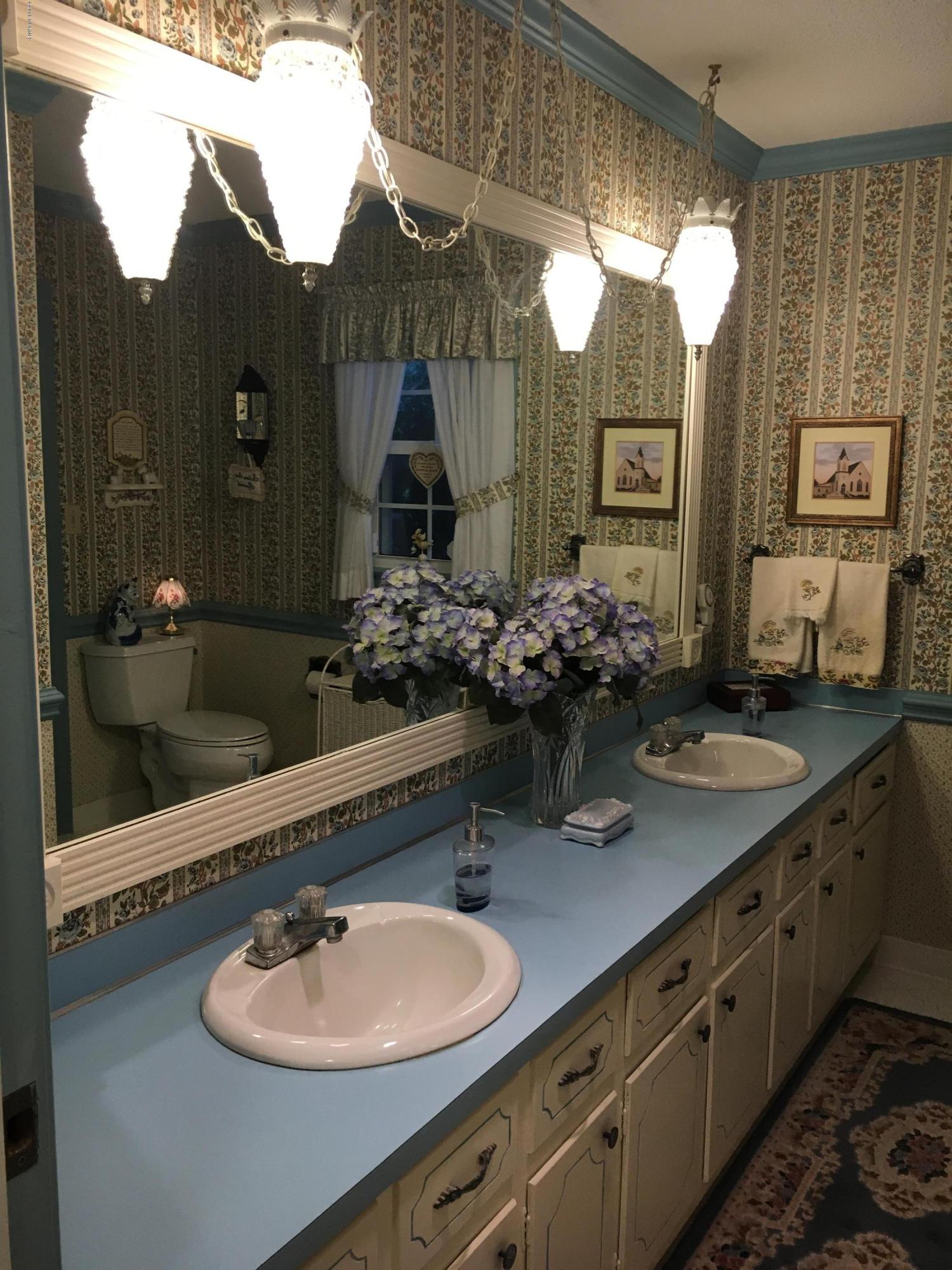 1314 Foster Road Grimesland, NC 27837 - Photo 19 of 36 18Master Bath
