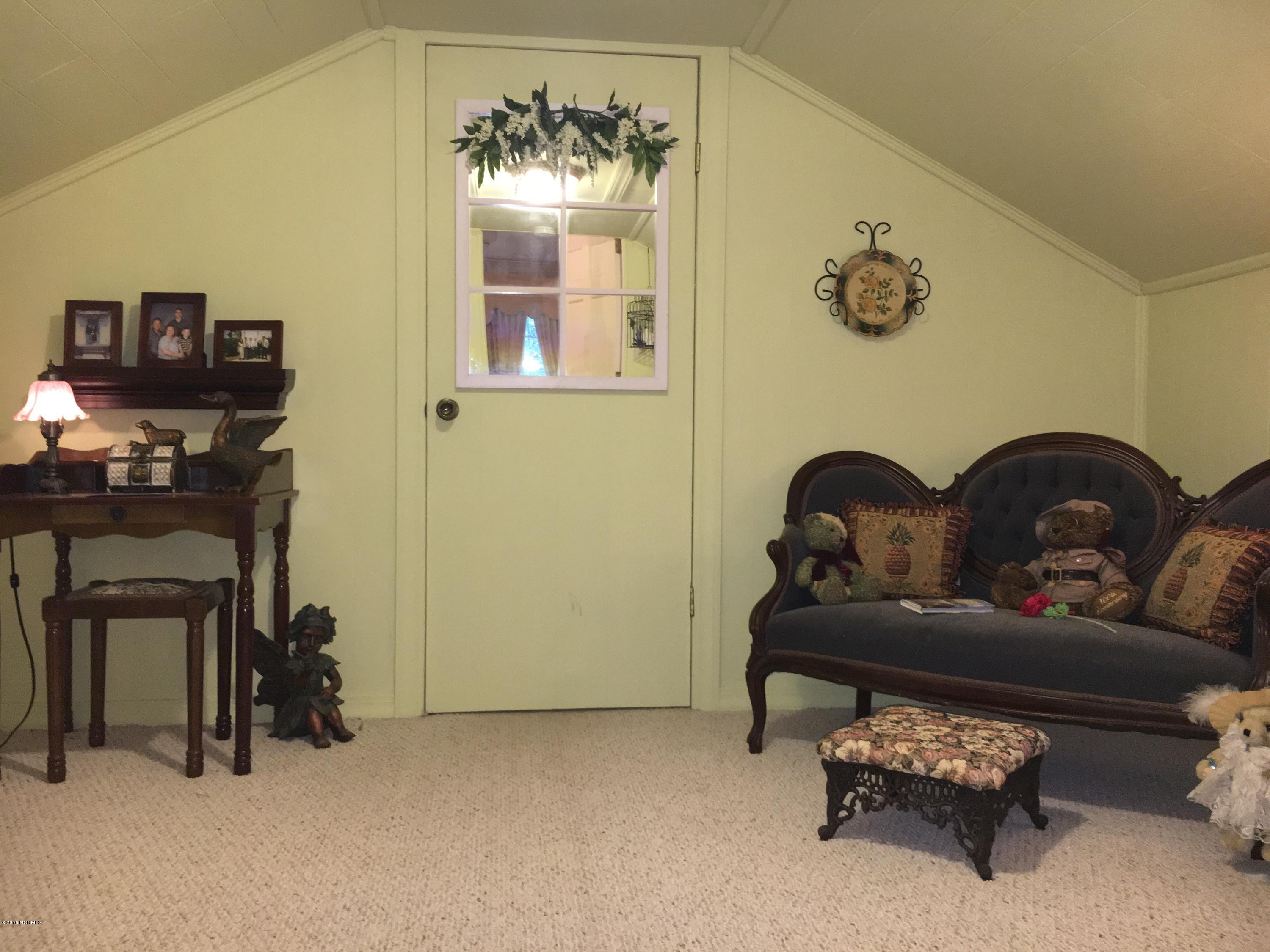 1314 Foster Road Grimesland, NC 27837 - Photo 24 of 36 23Play Room