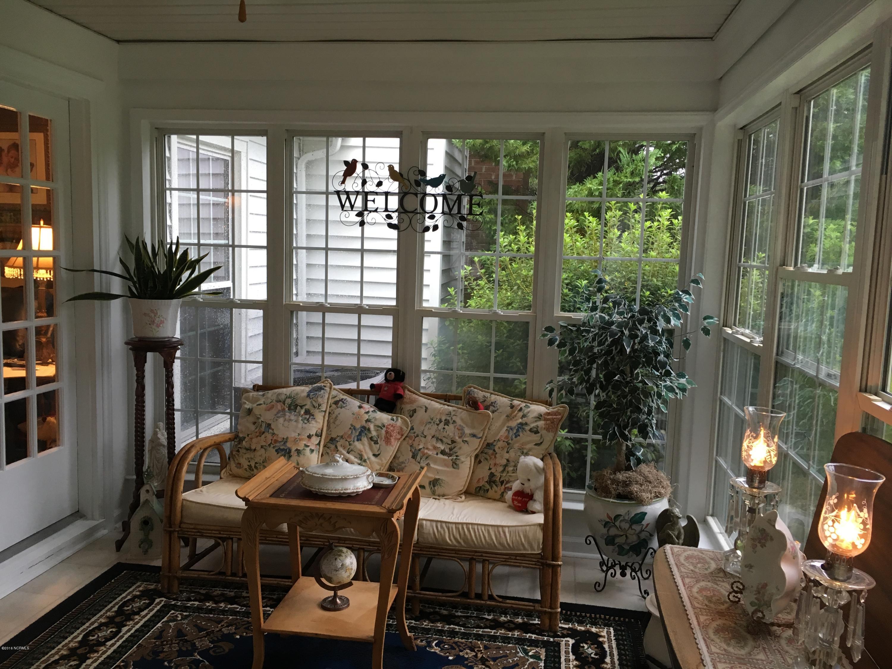 1314 Foster Road Grimesland, NC 27837 - Photo 27 of 36 26Sun Porch
