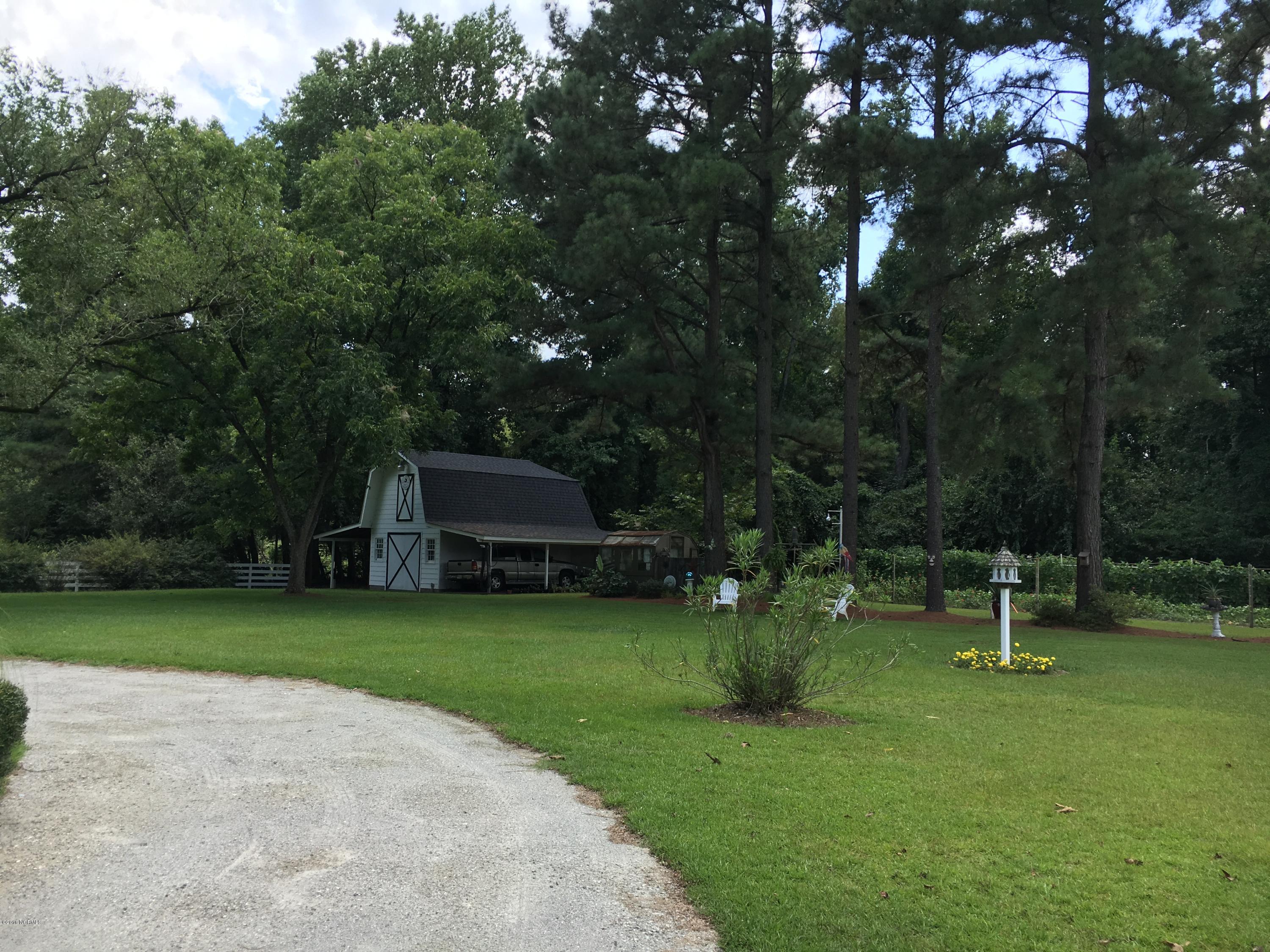 1314 Foster Road Grimesland, NC 27837 - Photo 32 of 36 30Barn
