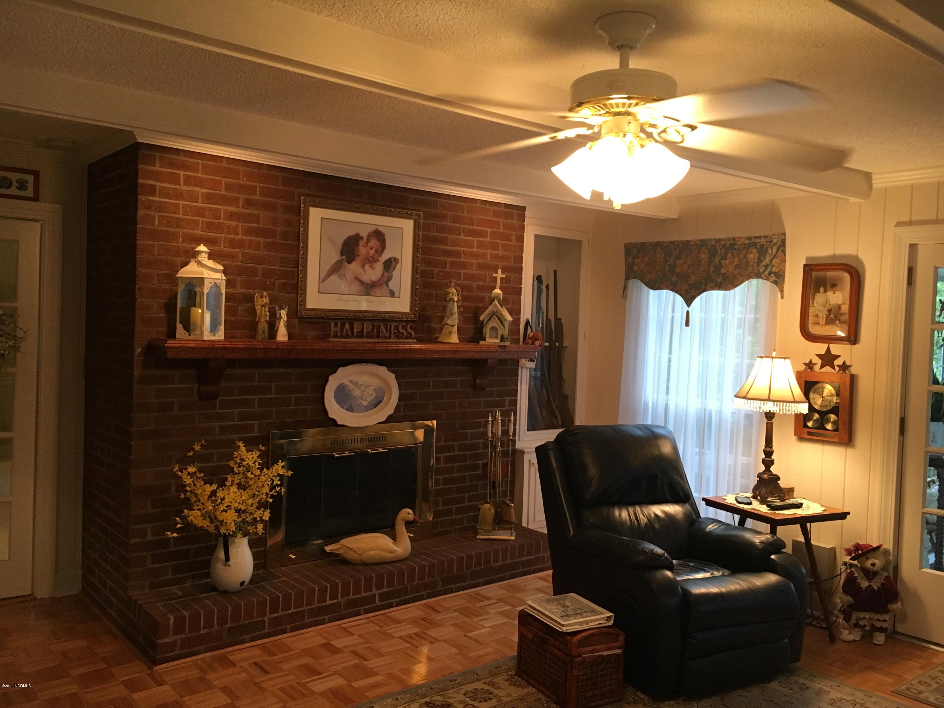 1314 Foster Road Grimesland, NC 27837 - Photo 6 of 36 Great Room
