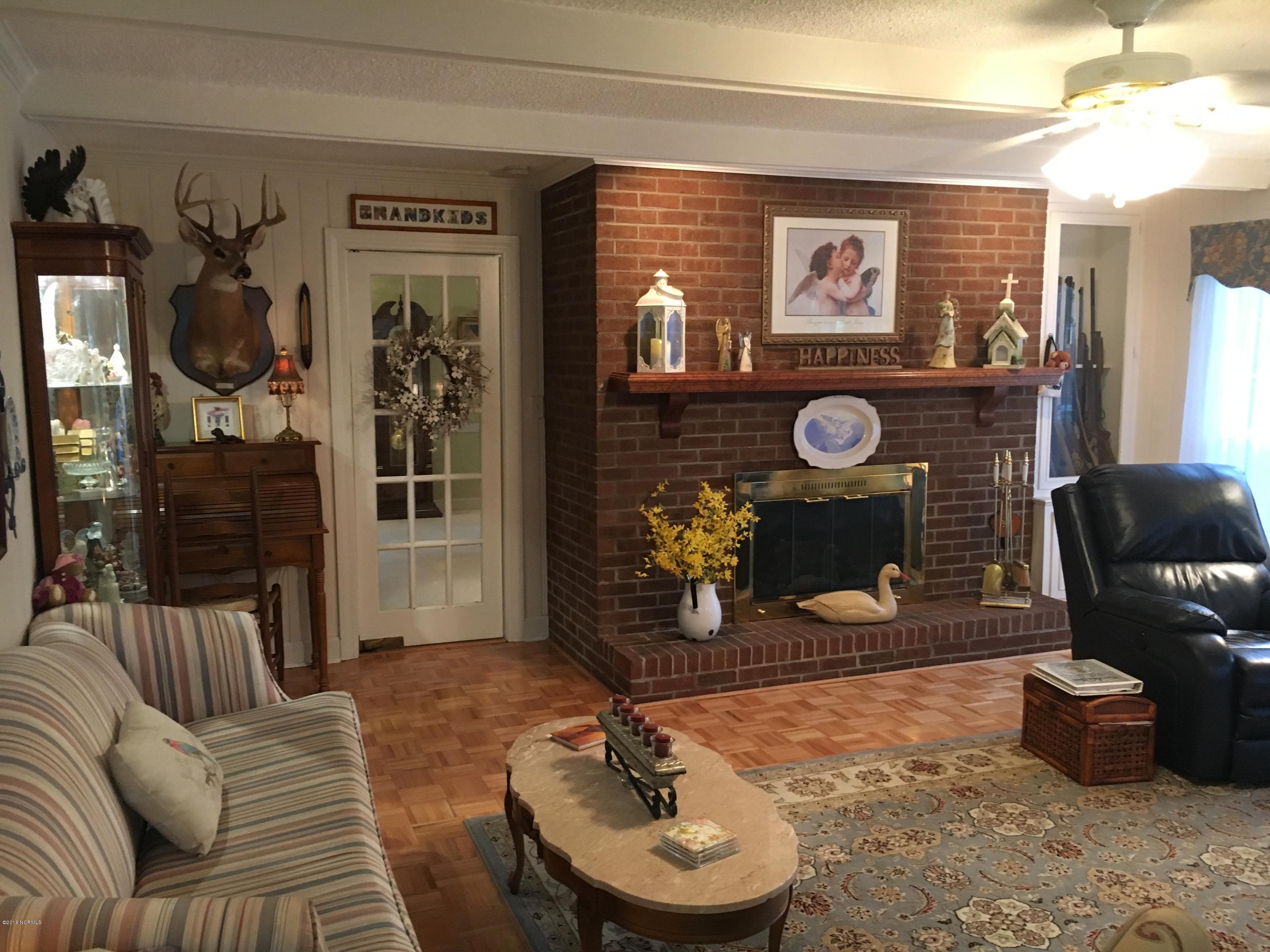 1314 Foster Road Grimesland, NC 27837 - Photo 7 of 36 7Great Room2