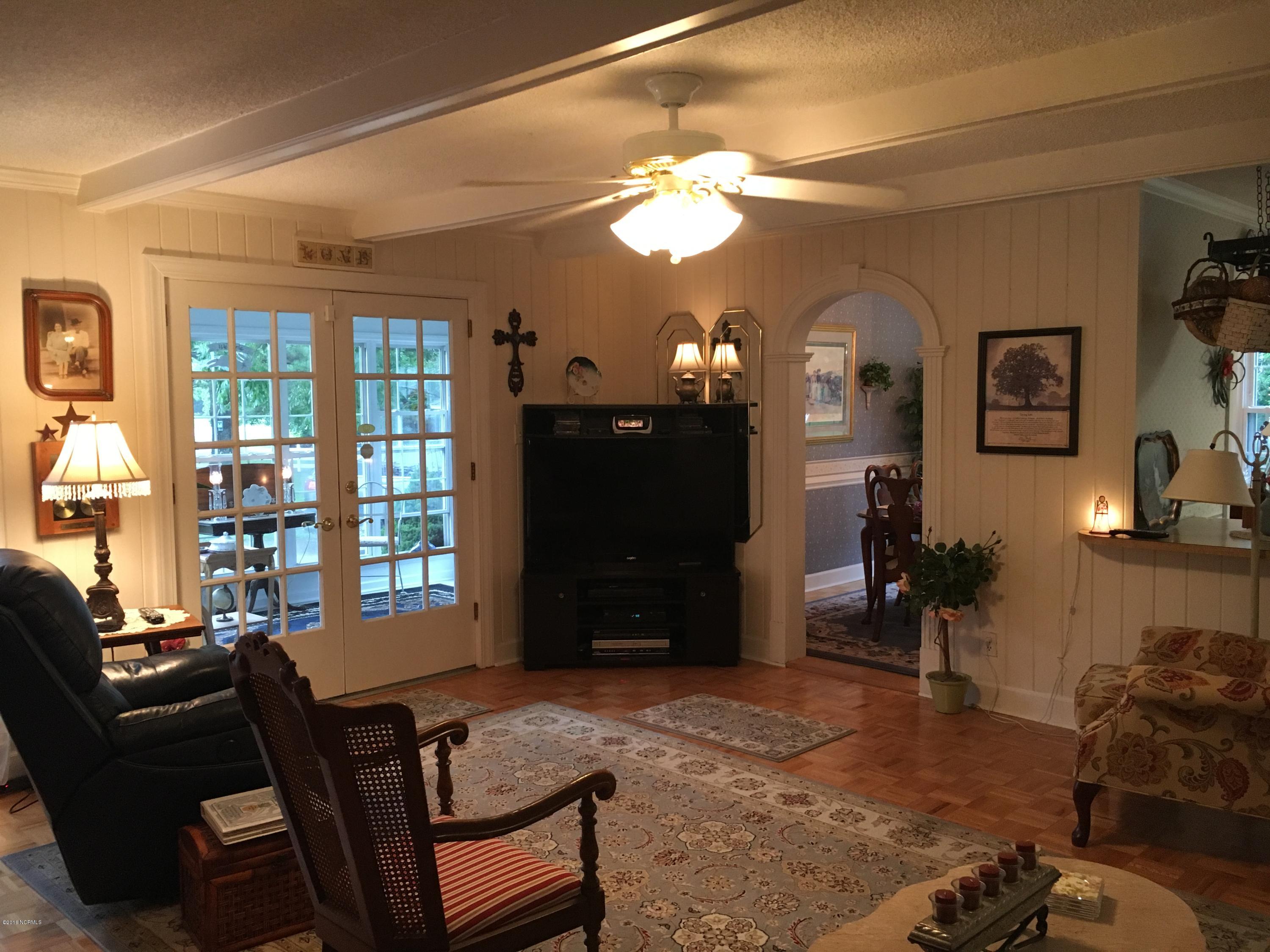 1314 Foster Road Grimesland, NC 27837 - Photo 8 of 36 8Great Room3