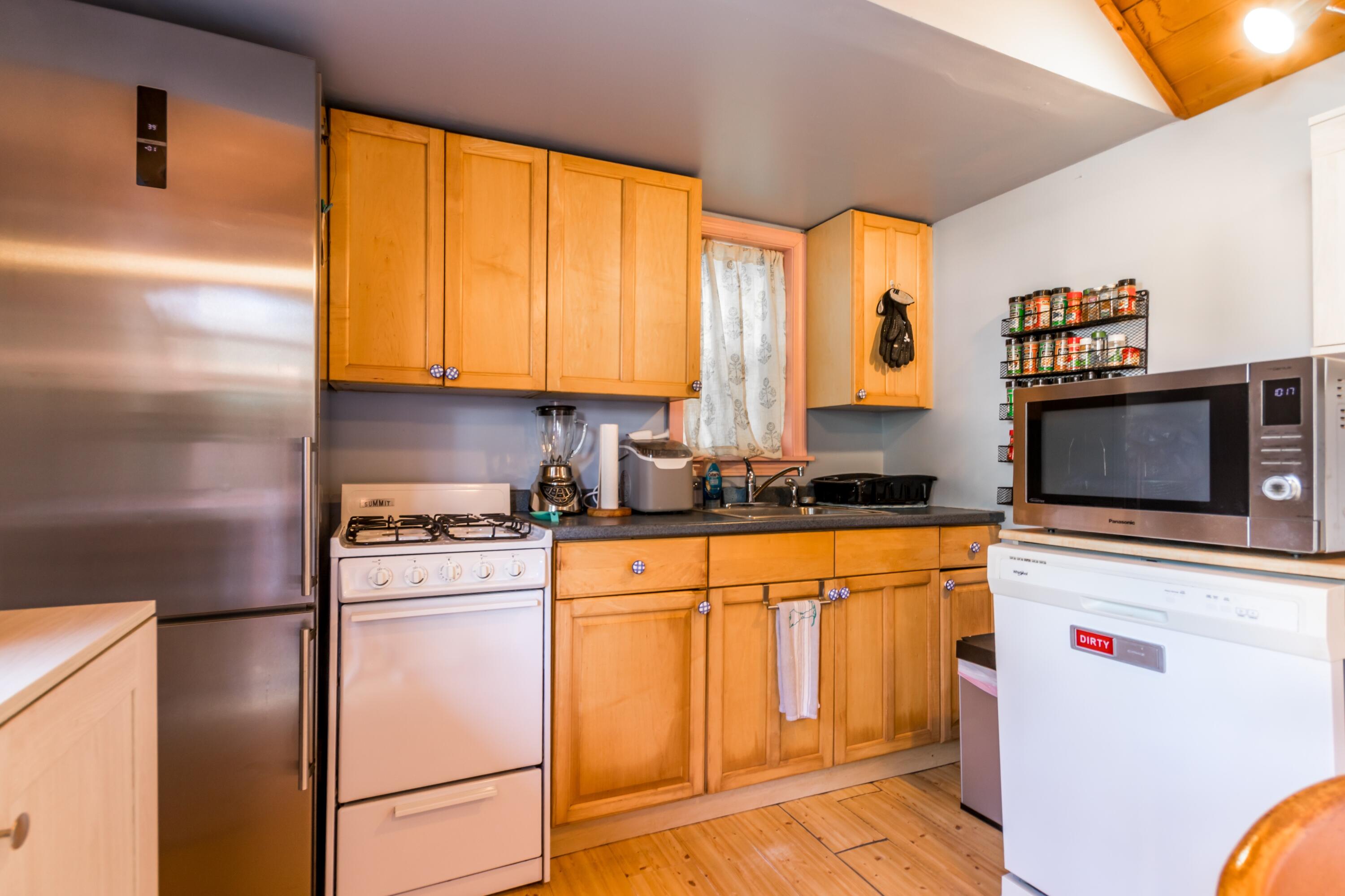 9 Bells Neck Road, Unit 5 West Harwich, MA 02671 - Photo 7 of 18 Cathedral kitchen