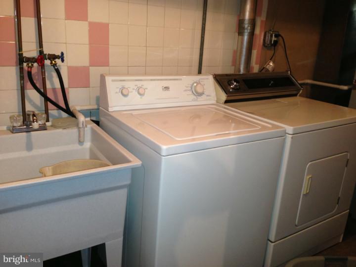 992 Grant Road Folcroft, PA 19032 - Photo 22 of 25 Laundry Room