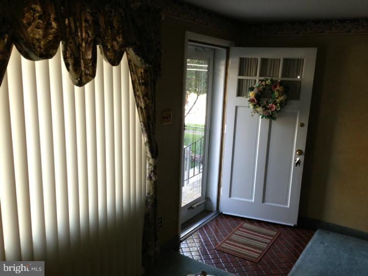 992 Grant Road Folcroft, PA 19032 - Photo 4 of 25 Foyer