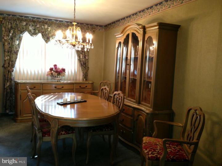 992 Grant Road Folcroft, PA 19032 - Photo 6 of 25 Dining Room