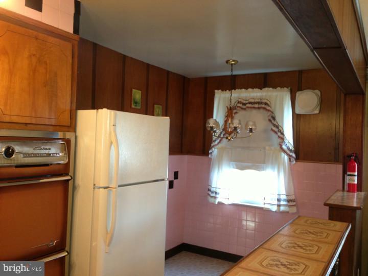 992 Grant Road Folcroft, PA 19032 - Photo 7 of 25 Kitchen
