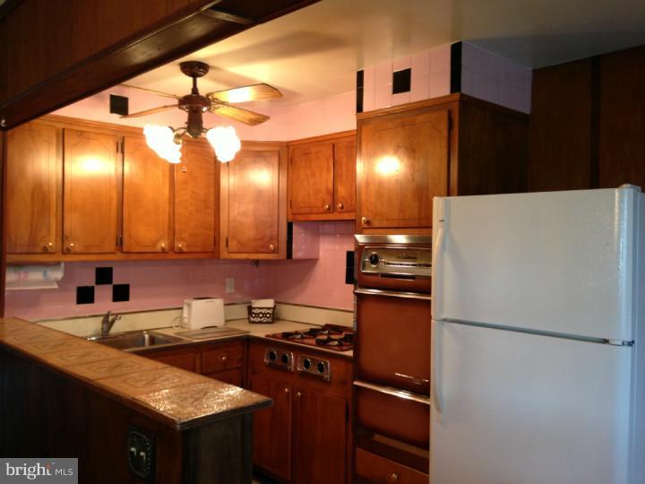992 Grant Road Folcroft, PA 19032 - Photo 8 of 25 Kitchen