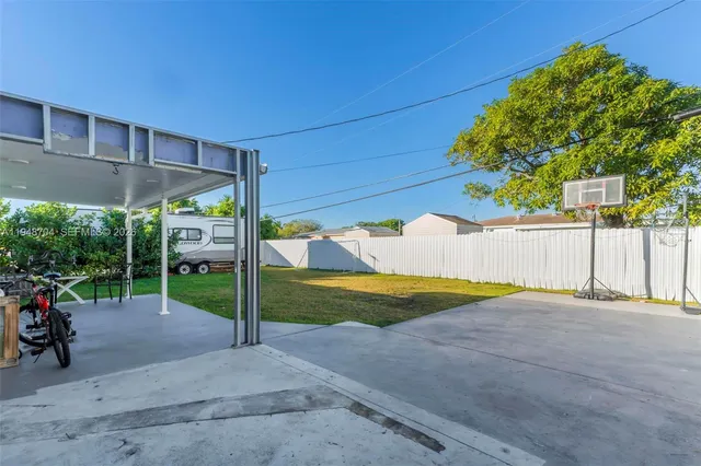 a view of a house with backyard and patio
