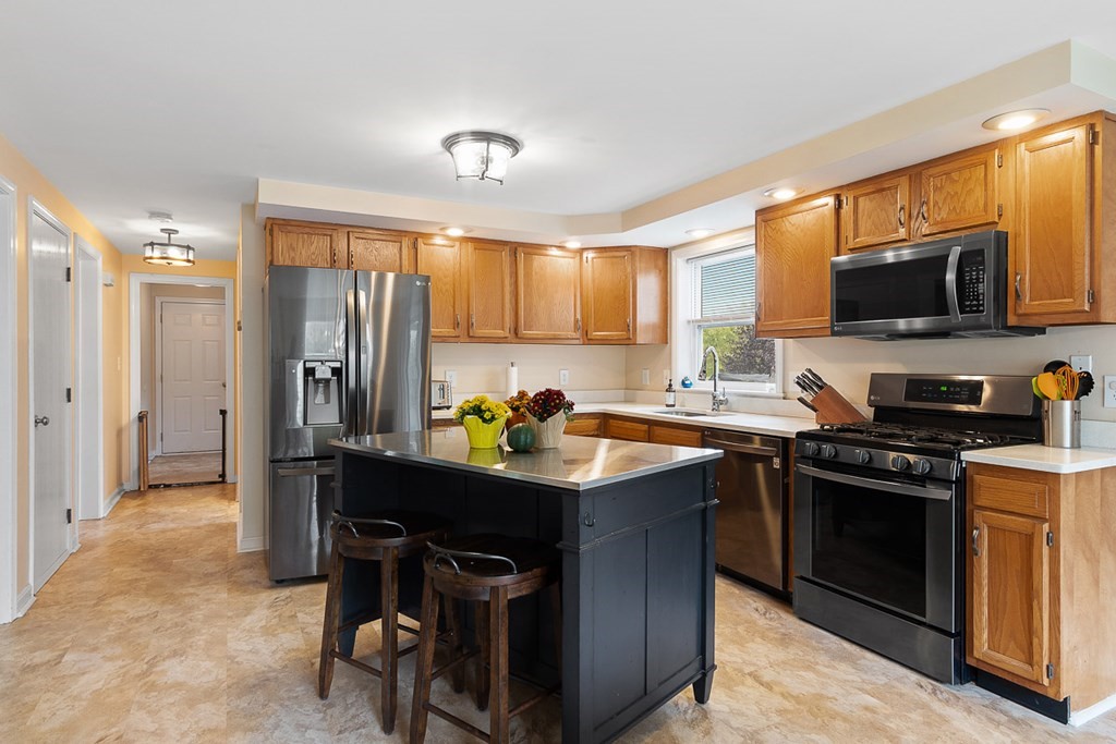 8 Bennetts Crossing Ayer, MA 01432 - Photo 7 of 36 Gallery Image 7