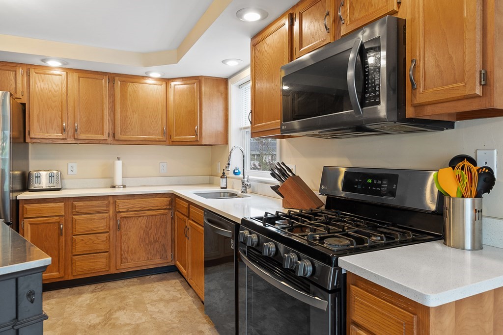 8 Bennetts Crossing Ayer, MA 01432 - Photo 9 of 36 Gallery Image 9