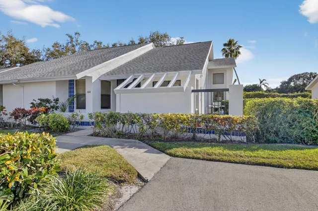 front view of house with a yard