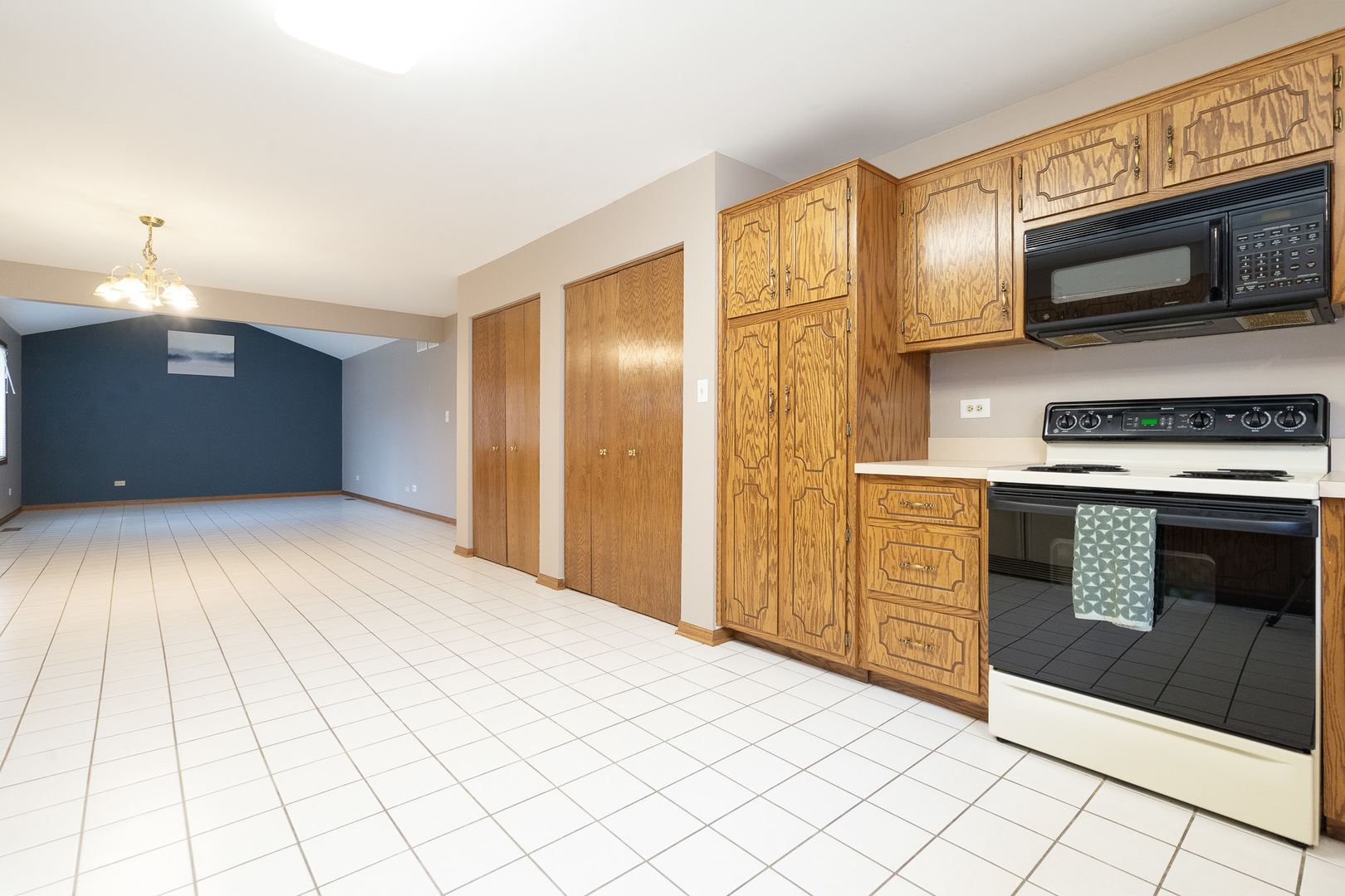 633 Poplar Avenue Romeoville, IL 60446 - Photo 9 of 33 Gallery Image 9