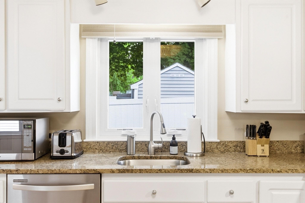27 Topping Road Andover, MA 01810 - Photo 12 of 36