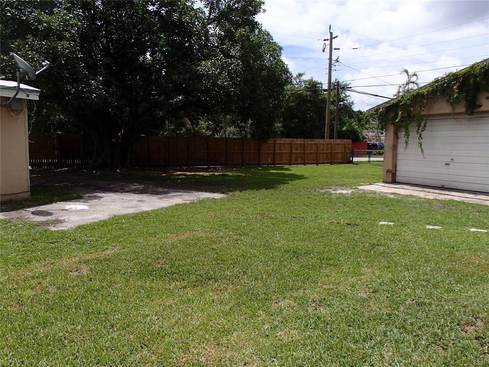 42 Allen Road West Park, FL 33023 - Photo 8 of 29 Big Backyard