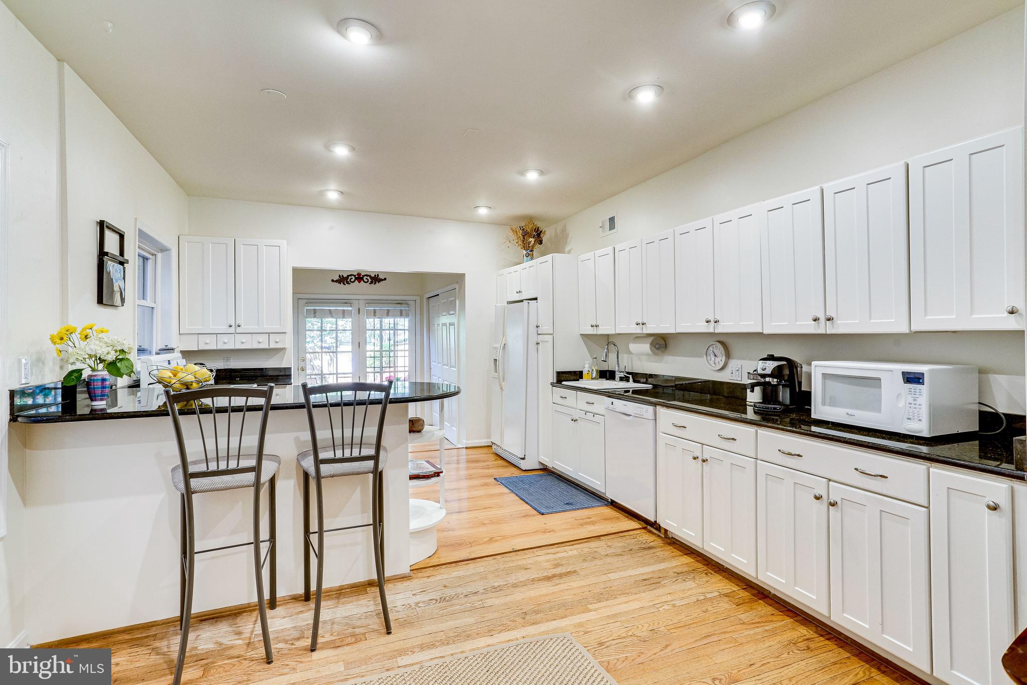 520 8th Street Northeast Washington, DC 20002 - Photo 14 of 61 MASSIVE kitchen w/huge granite counters + storage