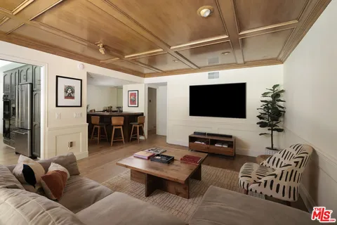 $2,100,000 | 4729 Hermano Drive, Tarzana, CA 91356