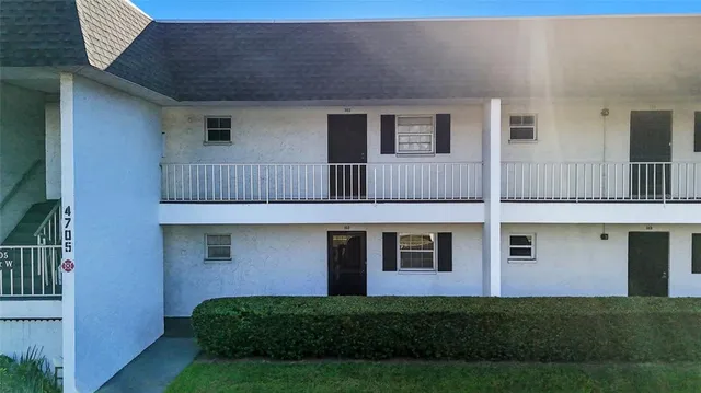 $64,900 | 4705 5th Street West, Unit 302, Bradenton, FL 34207