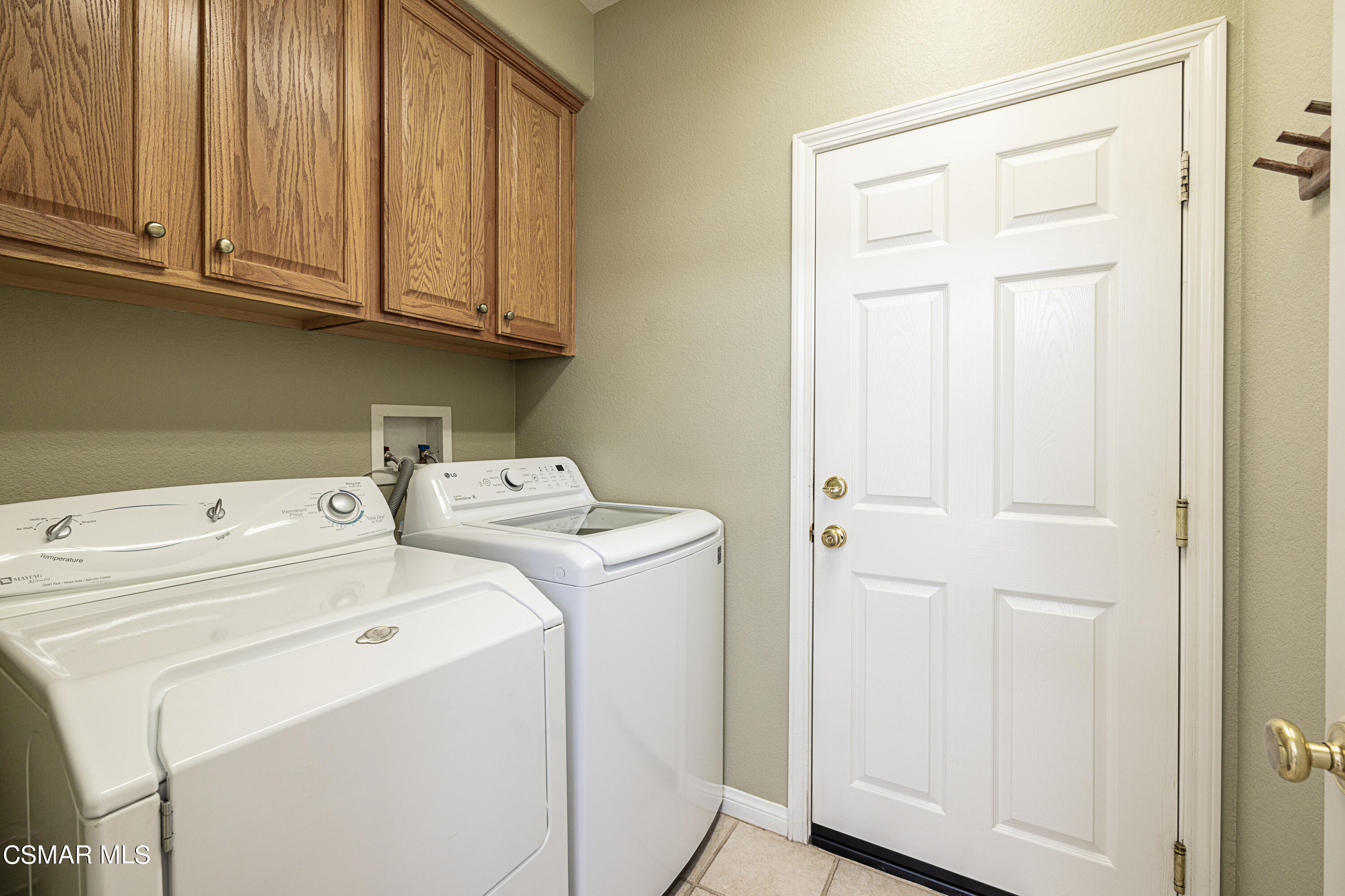 931 North Wood Ranch Parkway Simi Valley, CA 93065 - Photo 28 of 33 a utility room with dryer and washer