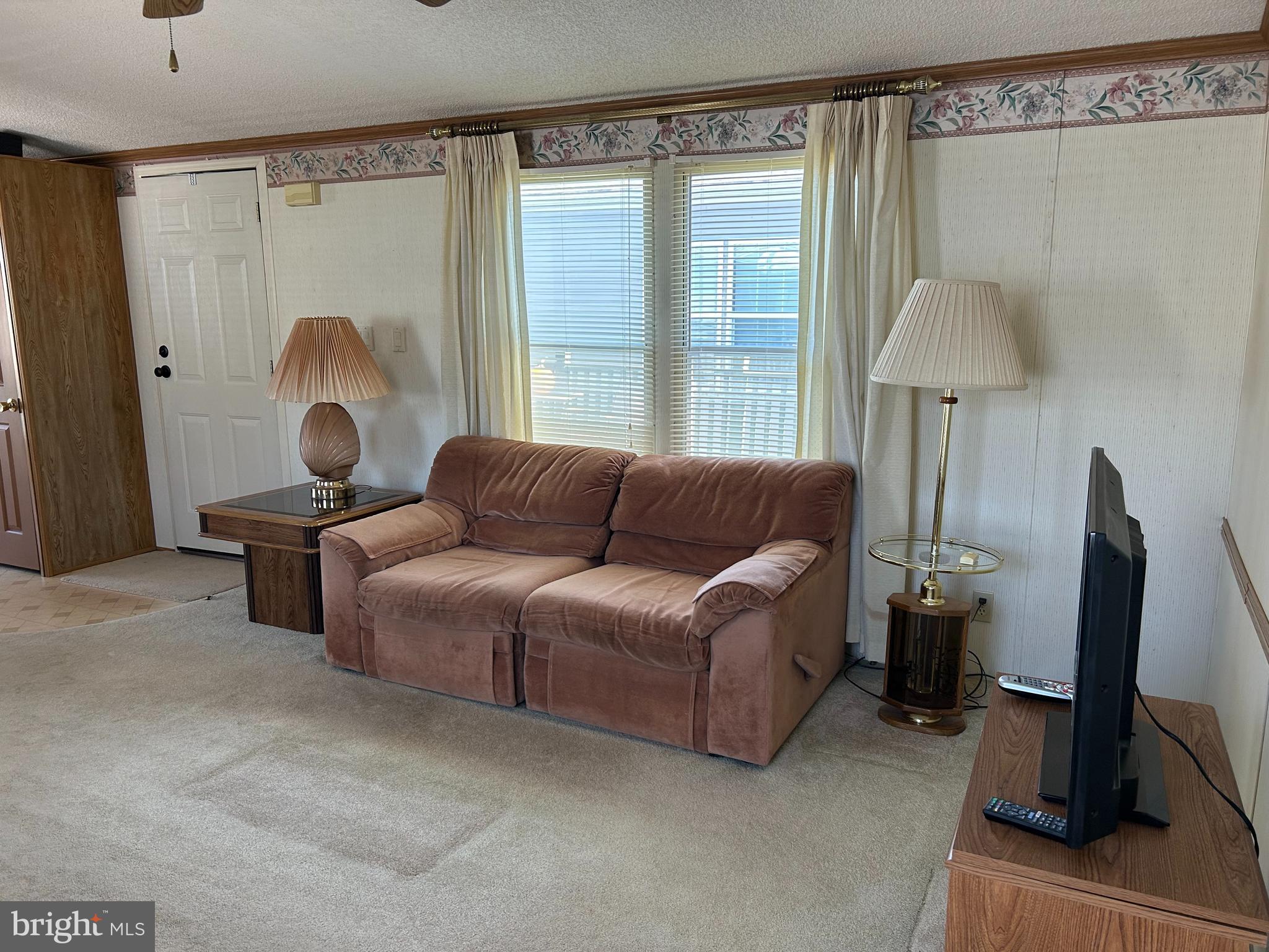 34 Winterset Road, Unit 11 Wilmington, DE 19810 - Photo 10 of 26 a living room with furniture and a window