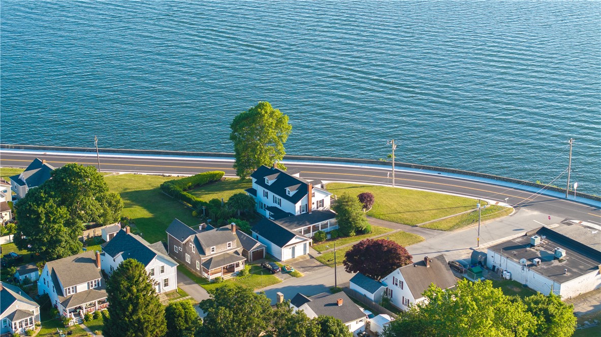 1874 Main Road Tiverton, RI 02878 - Photo 18 of 49