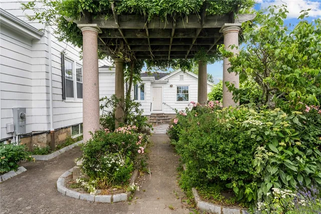 $1,299,000 | 1874 Main Road, Tiverton, RI 02878