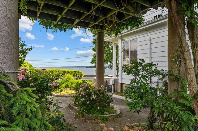 $1,299,000 | 1874 Main Road, Tiverton, RI 02878