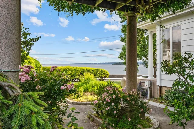 $1,299,000 | 1874 Main Road, Tiverton, RI 02878