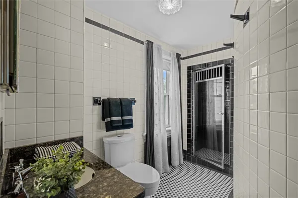 $1,299,000 | 1874 Main Road, Tiverton, RI 02878