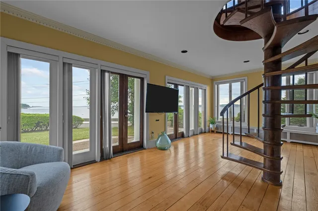 $1,299,000 | 1874 Main Road, Tiverton, RI 02878