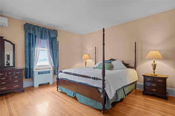 $1,299,000 | 1874 Main Road, Tiverton, RI 02878