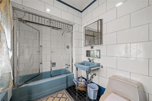 $1,299,000 | 1874 Main Road, Tiverton, RI 02878
