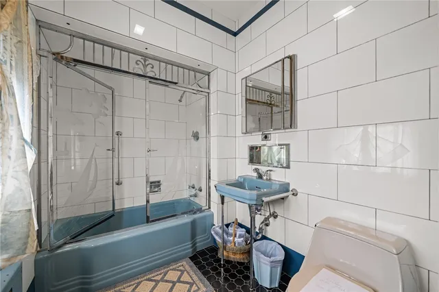 $1,299,000 | 1874 Main Road, Tiverton, RI 02878